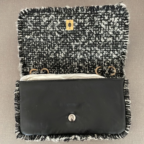 CHANEL BRAND NEW PURSE. - Picture 6 of 17